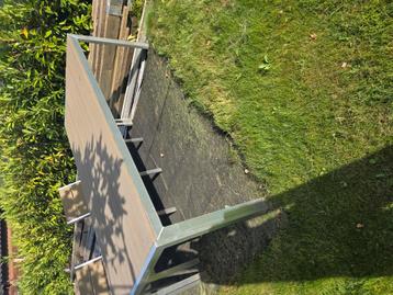 Tuintafel beschikbaar voor biedingen