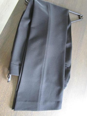 Zwarte broek. Maat M. WE beschikbaar voor biedingen