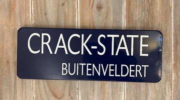 CRACK-STATE straatnaambord officieel beschikbaar voor biedingen
