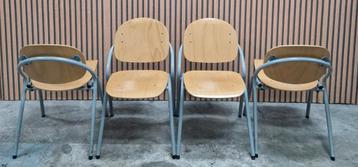 43 x Vintage schoolstoelen houten kantine cafe stoelen retro beschikbaar voor biedingen