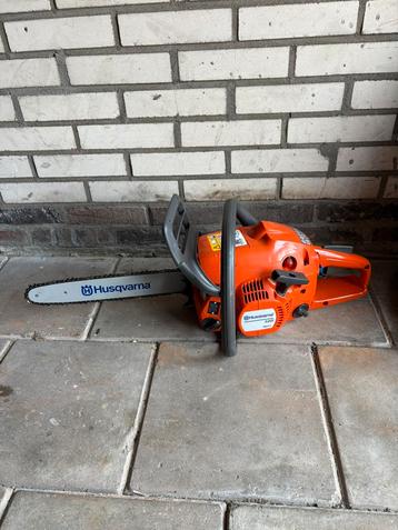 Husqvarna 120 Benzinekettingzaag beschikbaar voor biedingen