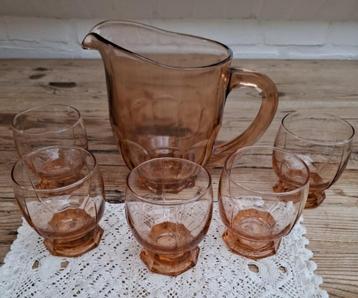 Grote Franse zware roze glazen kan met 5 drinkglazen beschikbaar voor biedingen