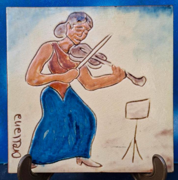 Tegel . Violiste. Spanje.  15/15/0.8 cm., Antiek en Kunst, Antiek | Wandborden en Tegels, Ophalen