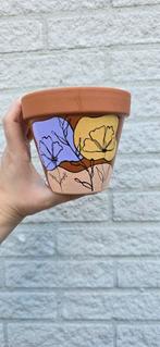 Zelfgeschilderde terracotta pot, Tuin en Terras, Rond, Binnen, Ophalen of Verzenden, Zo goed als nieuw