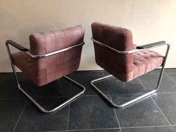 2 oudroze lederen stoelen beschikbaar voor biedingen