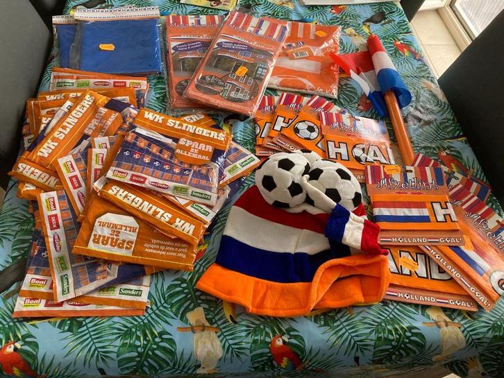 Groot supporterspakket Nederland ( 65 stuks ) Voetbal, Verzamelen, Sportartikelen en Voetbal, Overige binnenlandse clubs, Ophalen of Verzenden