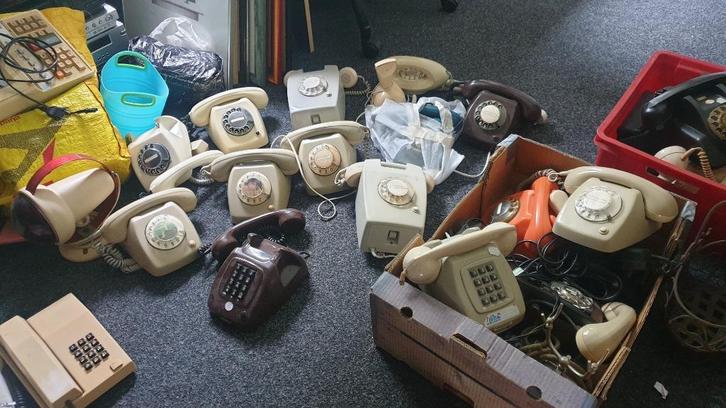 Partij kunststof draaischijf telefoons (T65, Delft, GTO 746), Telecommunicatie, Vaste telefoons | Niet Draadloos, Gebruikt, Met draaischijf