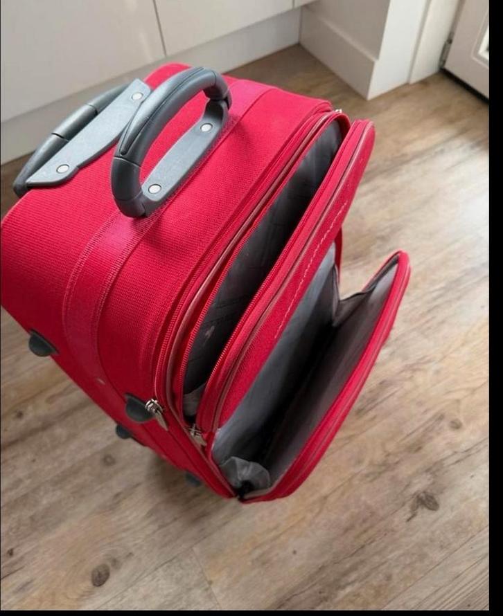 Hippe ruim koffertje - United Colors of Benetton, Sieraden, Tassen en Uiterlijk, Koffers, Zo goed als nieuw, Zacht kunststof, 50 tot 60 cm