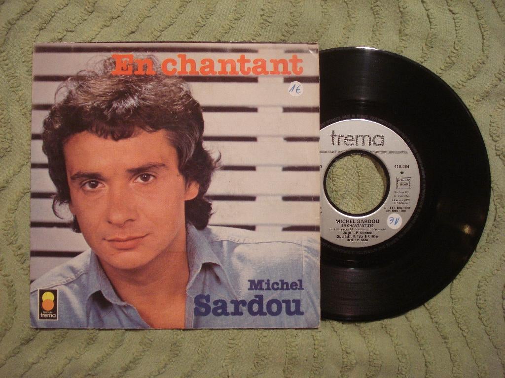 Michel Sardou 7" Vinyl Single: ‘En chantant’ (Frankrijk), Cd's en Dvd's, Vinyl Singles, 7 inch, Single, Ophalen of Verzenden, Zo goed als nieuw