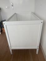 IKEA Sundvik ledikant met matras en matrasbeschermer, Kinderen en Baby's, Babywiegjes en Ledikanten, Ophalen, Zo goed als nieuw