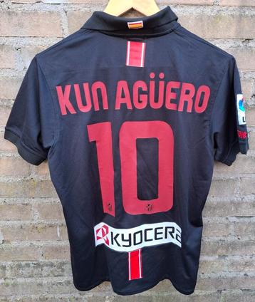 Kun Agüero. Atlético Madrid.  2009-2010. Maat  M. beschikbaar voor biedingen