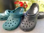 2 paar Crocs, Ophalen, Zwart, Sandalen of Muiltjes, Zo goed als nieuw