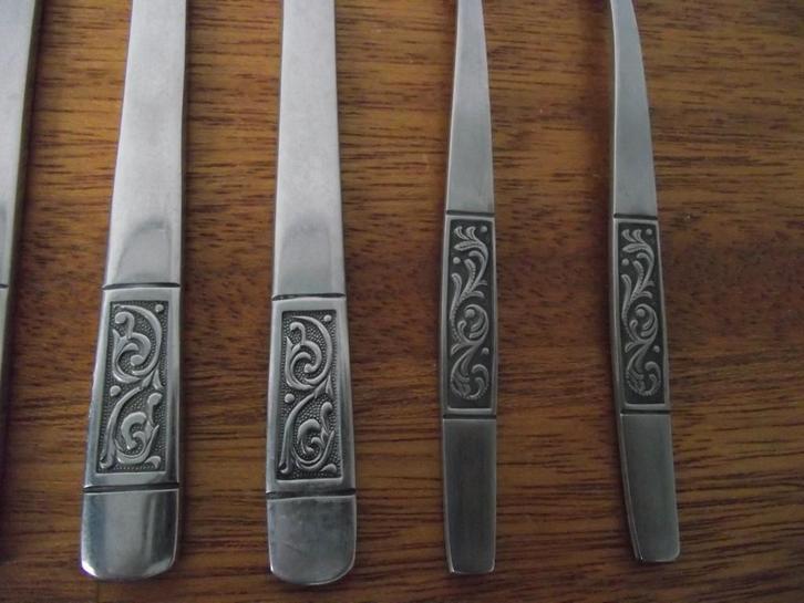 18 st RVS zwart decoratie bestek 11 mes Aurora 1960-1970 p s, Antiek en Kunst, Antiek | Bestek, Ophalen of Verzenden