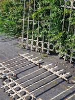 Partij sierlijke antieke smeedijzeren raamroosters(brocante), Tuin en Terras, Tuinhekken en Hekwerk, Ophalen, Gebruikt, IJzer