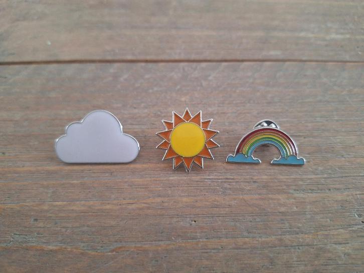 3 mooie pins van een Wolk, Zon en Regenboog te koop, Verzamelen, Speldjes, Pins en Buttons, Nieuw, Speldje of Pin, Overige onderwerpen