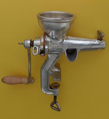 handpers fruitjuicer gietijzer beschikbaar voor biedingen