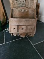 Houten kastje met 3 kleine bakjes., Ophalen