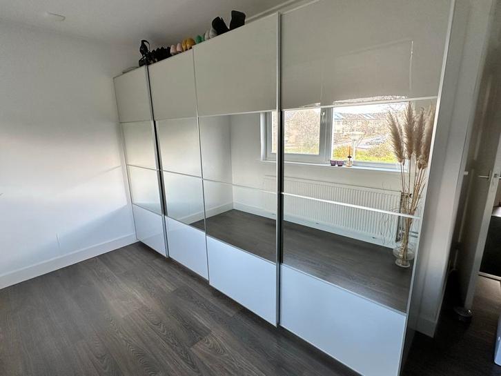 Grote Kledingkast met Zweefdeuren en Indeling, Huis en Inrichting, Kasten | Kledingkasten, Zo goed als nieuw, 200 cm of meer, 50 tot 75 cm