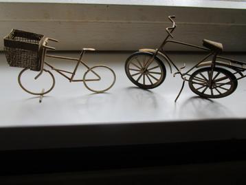 2 x miniatuur fiets 1 van ijzer en 1 van koper beschikbaar voor biedingen