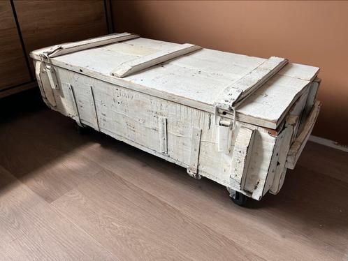 Prachtige VT Wonen kist | bijzettafel | legerkist, Huis en Inrichting, Woonaccessoires | Kisten, Zo goed als nieuw, Minder dan 50 cm