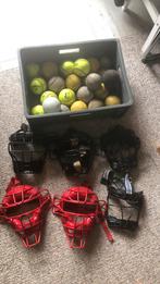 Softbalmaskers (5 stuks) en 23 softballen, Sport en Fitness, Honkbal en Softbal, Ophalen, Zo goed als nieuw