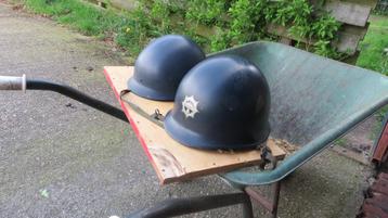 M1 helm ex leger naar rijkspolitie ME helm jaren 60