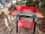 Barbecue met rode zijtafels., Tuin en Terras, Ophalen, Zo goed als nieuw