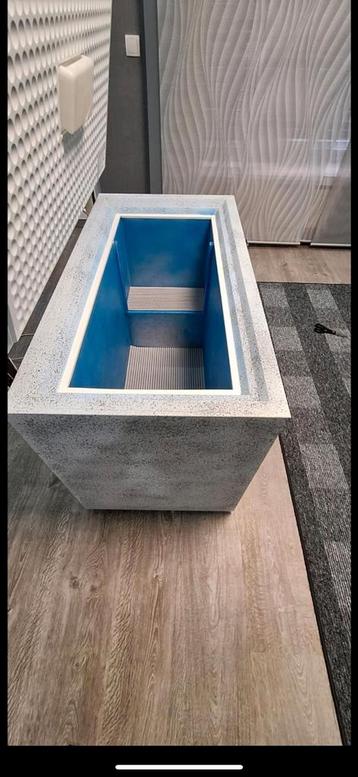 Ijsbad stone  200 litr. 300 litr beschikbaar voor biedingen