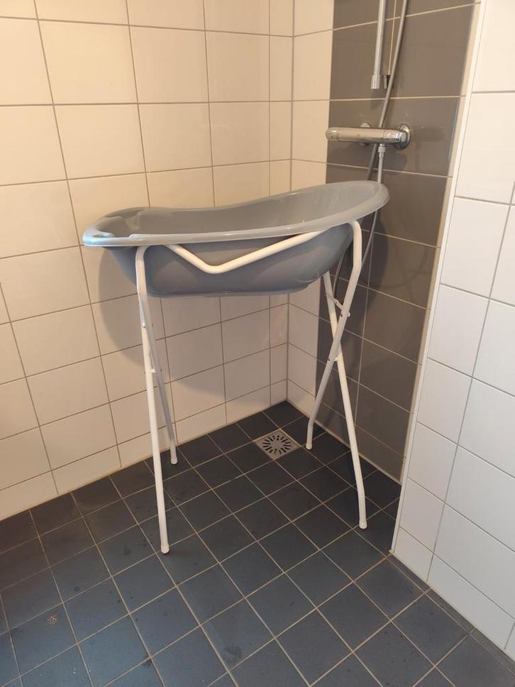 Babybadje met Standaard, Kinderen en Baby's, Badjes en Verzorging, Zo goed als nieuw, Badje, Overige merken, Standaard, Ophalen