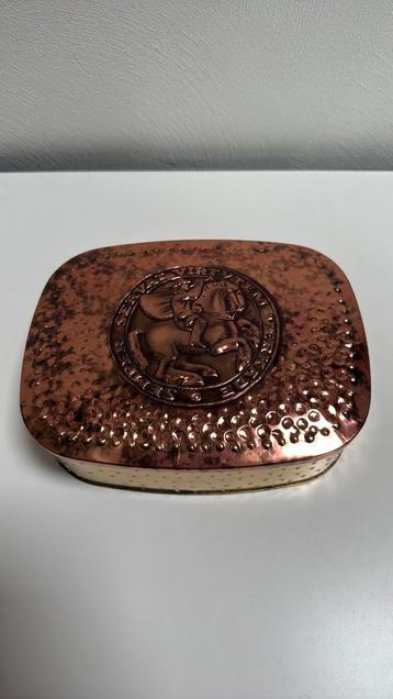 Zeldzaam Verkade koekblik koperkleuren rood en geel. beschikbaar voor biedingen