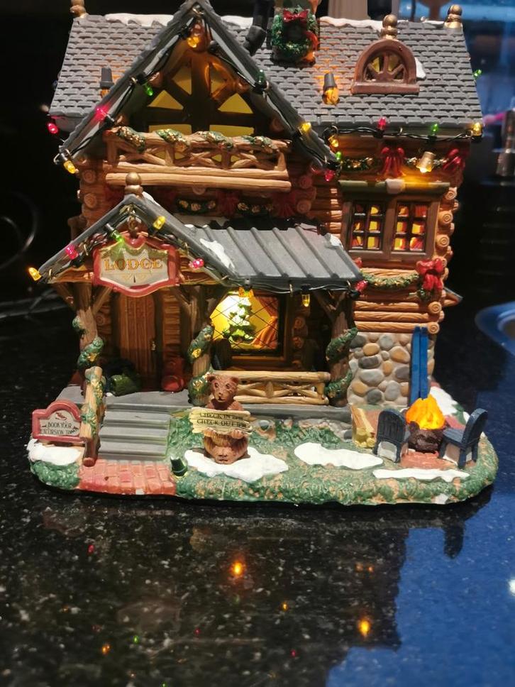 Pine Grove Lodge van Lemax retired, Diversen, Kerst, Ophalen of Verzenden