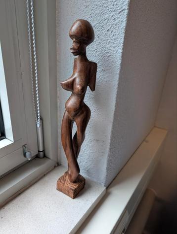 Houten Afrikaans Vrouwenbeeld beschikbaar voor biedingen