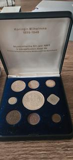 Zilveren wilhelmina set Nederlandse middenstand Bank 60 jaar, Setje, Zilver, Ophalen of Verzenden, Koningin Wilhelmina