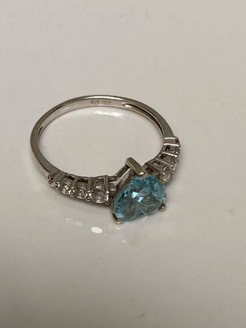 Wit gouden ring hart  beschikbaar voor biedingen