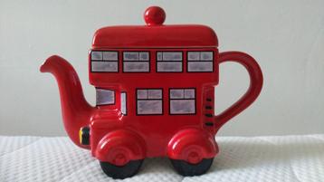 Theepot Engelse bus  beschikbaar voor biedingen