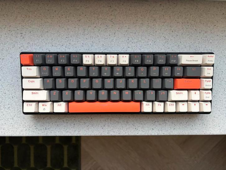 Wireless mechanic keyboard K68 - 60% version, Computers en Software, Toetsenborden, Zo goed als nieuw, Qwerty, Draadloos, Gaming toetsenbord