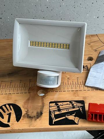 Theben theLeda E20 WH ledlamp met bewegingsmelder Led beschikbaar voor biedingen