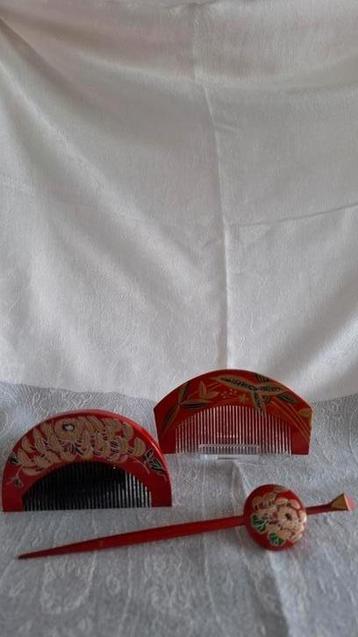 2 x rode haarkam + haarpin 1  kleur: rood beschikbaar voor biedingen