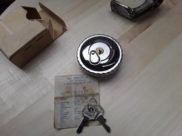 Oldtimer afsluitbare tankdop CAWI jaren 60 NOS  beschikbaar voor biedingen