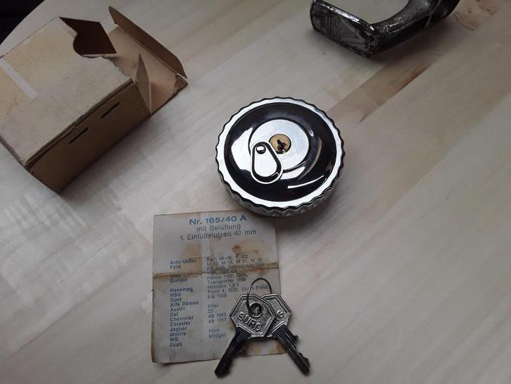 Oldtimer afsluitbare tankdop CAWI jaren 60 NOS, Auto-onderdelen, Overige Auto-onderdelen, Oldtimer onderdelen, Nieuw, Ophalen