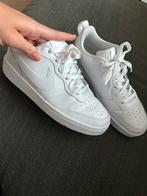 Witte nike schoenen, Kleding | Dames, Schoenen, Ophalen of Verzenden, Zo goed als nieuw, Wit, Sneakers of Gympen