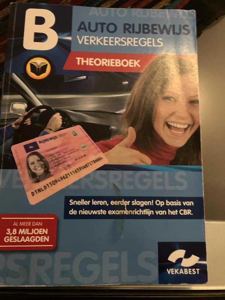 Auto Rijbewijs Verkeersregels Theorieboek - VekaBest, Boeken, Motoren, Zo goed als nieuw, Algemeen, Ophalen of Verzenden