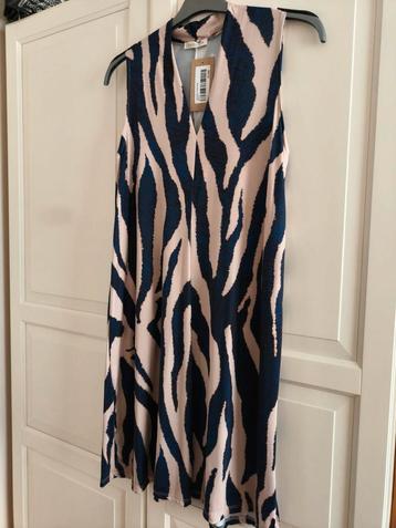 Nieuwe jurk met zebraprint beschikbaar voor biedingen
