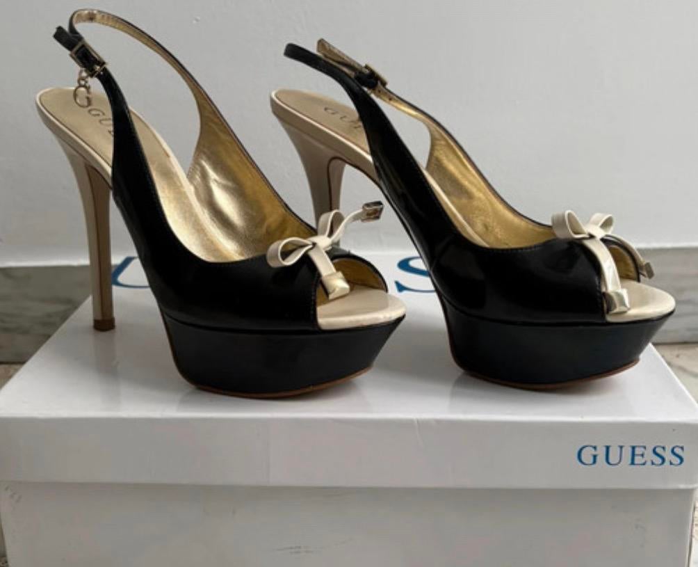 Guess Peeptoe Pumps Zwart/Crème met Strikje, Ophalen of Verzenden, Gedragen, Zwart, Pumps