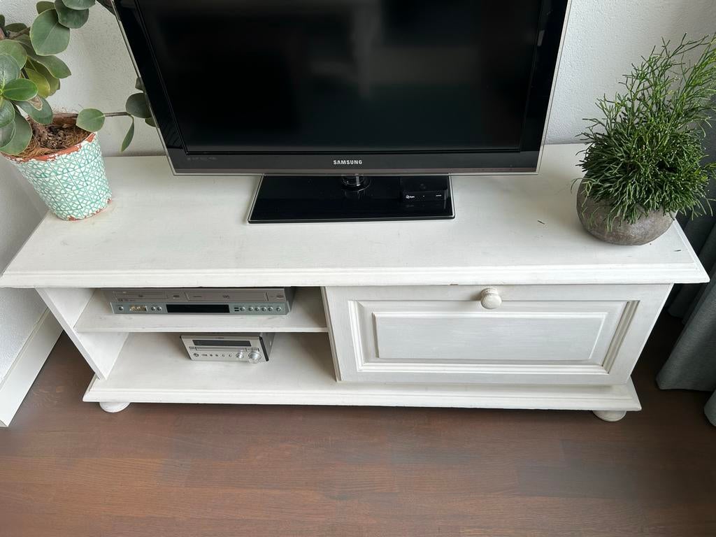 Wit grenen tv meubel 140x47, Huis en Inrichting, Kasten | Televisiemeubels, Ophalen, Gebruikt, 100 tot 150 cm, Minder dan 100 cm