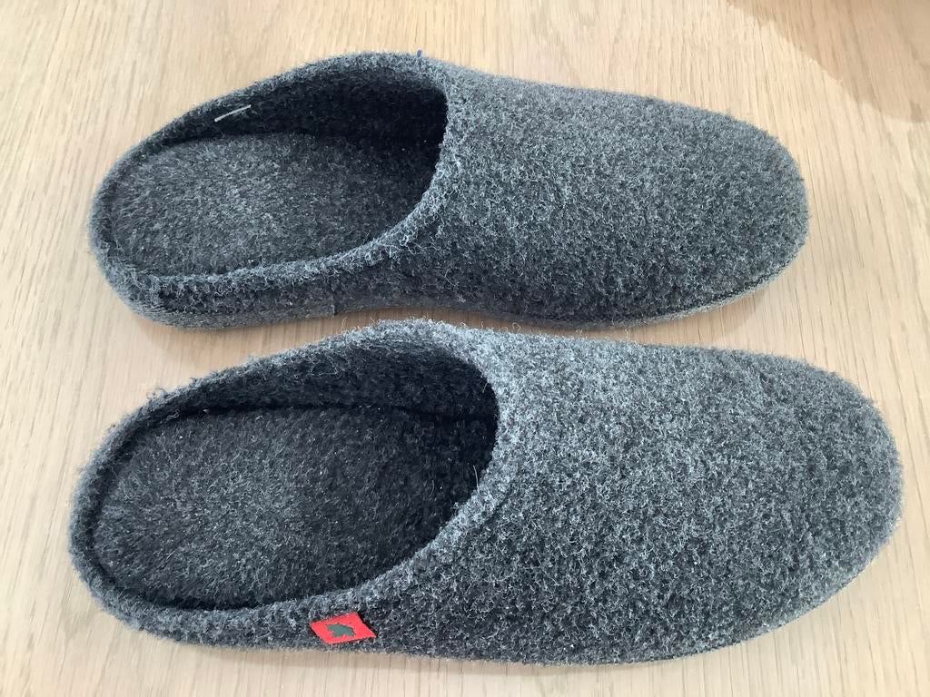 Sloffen / Pantoffels maat 46 zo goed als nieuw, Ophalen, Zwart, Zo goed als nieuw, Pantoffels of Sloffen