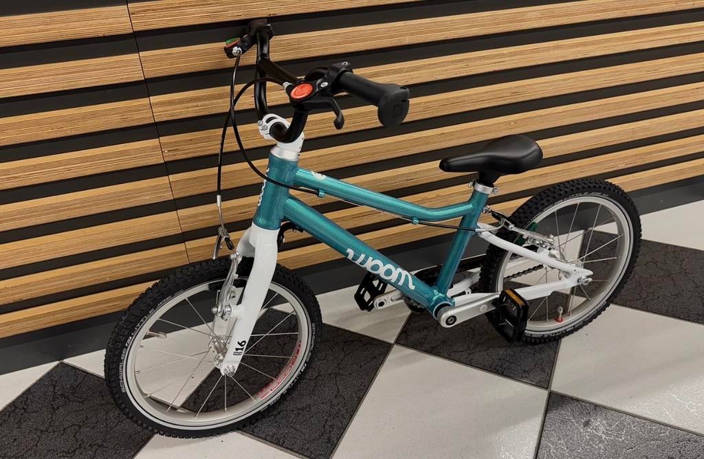 Woom GO 3 - Metallic Turquoise, zo goed als nieuw, Fietsen en Brommers, Fietsen | Kinderfietsjes, Ophalen, Zo goed als nieuw, 16 tot 20 inch