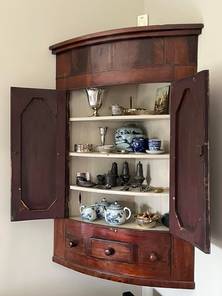 Antiek houten hoekkastje, Ophalen