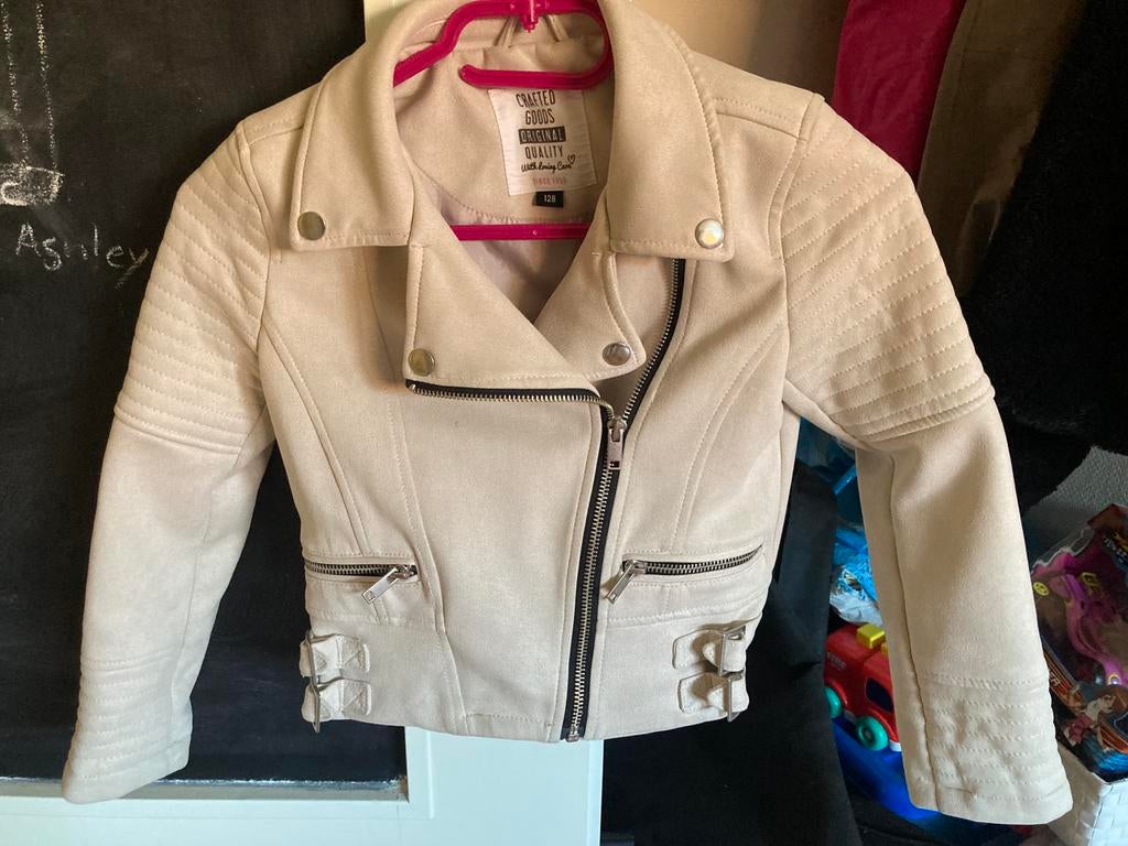 Jasje, beige, maat 128 C&A, jack, tussenjas, suede, Kinderen en Baby's, Kinderkleding | Maat 128, Ophalen of Verzenden, Zo goed als nieuw