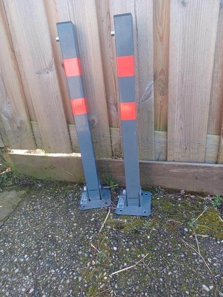 Monzana stalen parkeerpalen 2x met slot, Tuin en Terras, Palen, Balken en Planken, Zo goed als nieuw, Ophalen of Verzenden